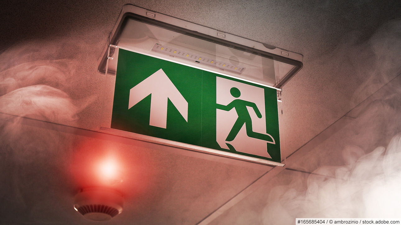 Beleuchtetes Hinweisschild Fluchtweg